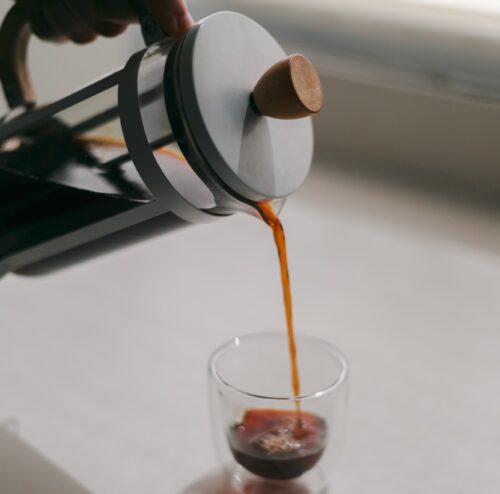 café filtrado en prensa francesa
