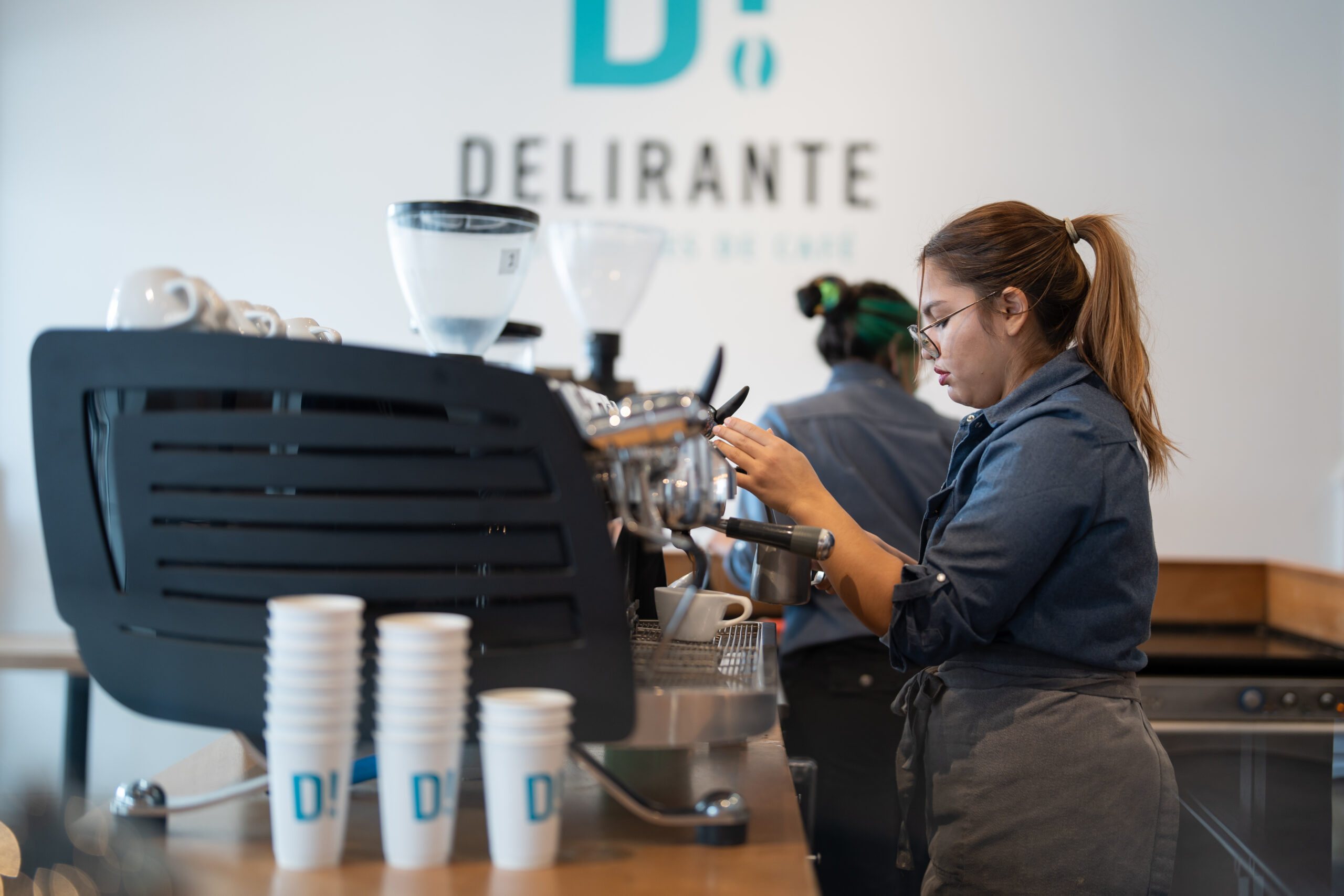 Preparación de café de especialidad en Café Delirante